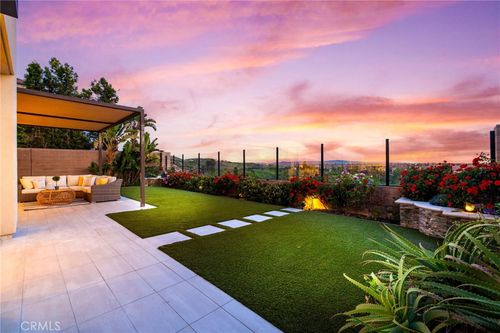154 Roscomare, Irvine, CA, 92602 | Card Image