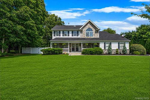 62 Ridgefield Dr, Shoreham, NY, 11786-2036 | Card Image