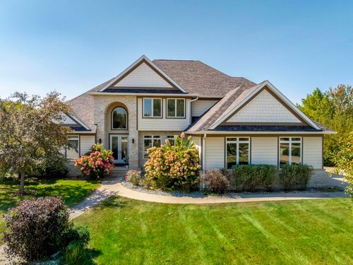 223 Winding Ridge Rd, Cedar Falls, IA, 50613-9321 | Card Image