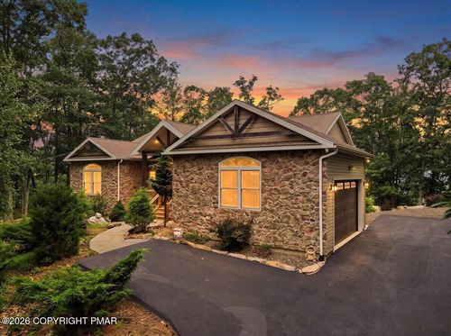 81 Dakota Dr, Hazleton, PA, 18202-3406 | Card Image