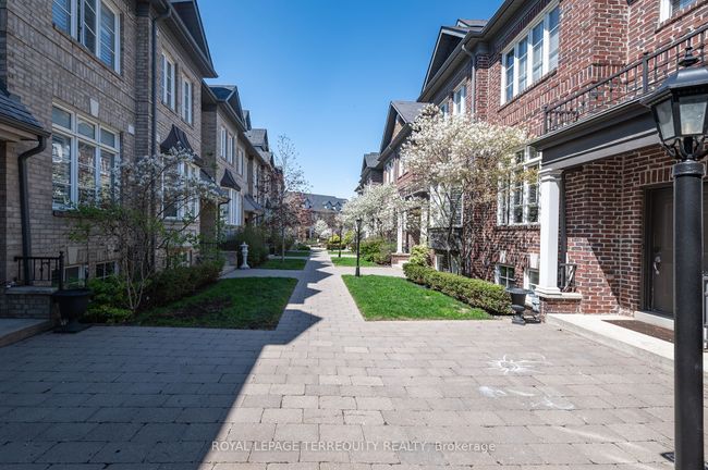 8 - 245 Van Dusen Blvd, House attached with 3 bedrooms, 3 bathrooms and null parking in Etobicoke ON | Image 39