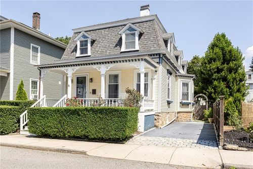 14 Ayrault St, Newport, RI, 02840-2742 | Card Image