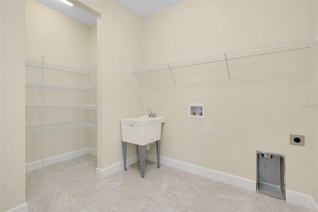 LAUNDRY ROOM | Image 45