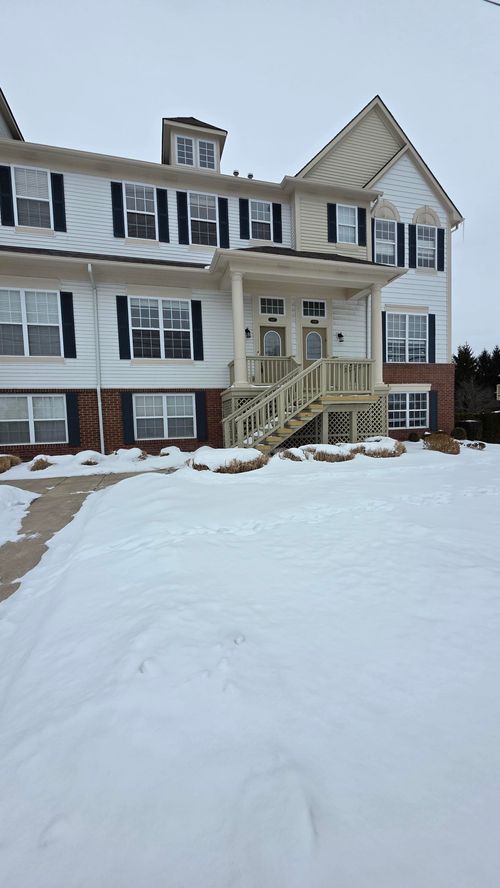 1547 Cass Lake Rd, Keego Harbor, MI, 48320-1009 | Card Image