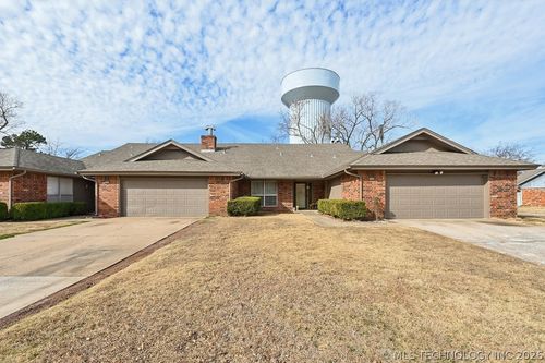 7356 S Darlington Ave, Tulsa, OK, 74136-7003 | Card Image