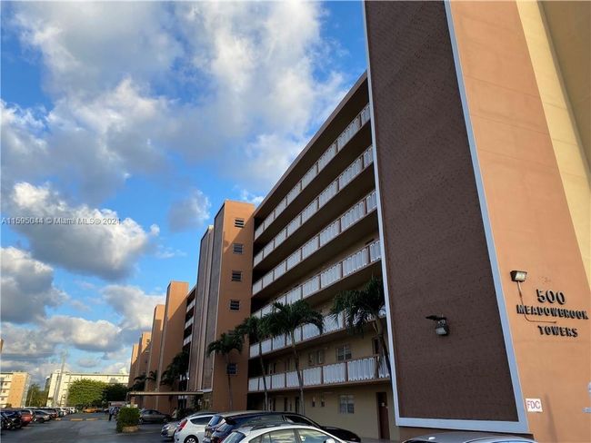 105 - 500 Ne 12th Ave, Condo with 1 bedrooms, 1 bathrooms and null parking in Hallandale Beach FL | Image 1