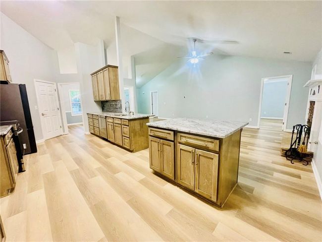 7675 Lanier View Rdg, House other with 3 bedrooms, 2 bathrooms and 2 parking in Cumming GA | Image 7