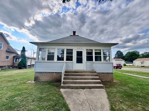 200 Jefferson St, Henry, IL, 61537-1320 | Card Image
