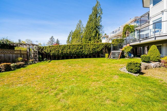 View of yard with stairs | Image 35
