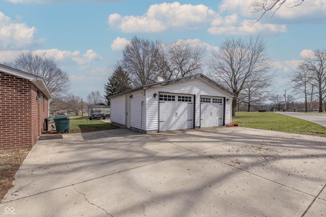 view of detached garage | Image 19