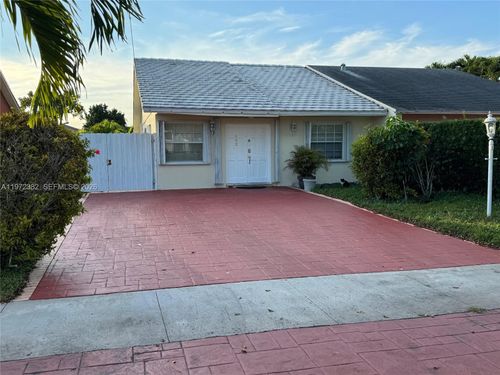 a-842 Sw 89th Ave, Miami, FL, 33174 | Card Image