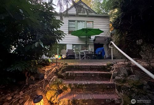 3915 S Brandon St, Seattle, WA, 98118-6129 | Card Image
