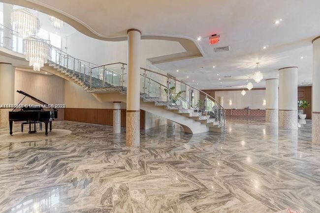 APT-811 - 5401 Collins Ave, Condo with 2 bedrooms, 2 bathrooms and null parking in Miami Beach FL | Image 8