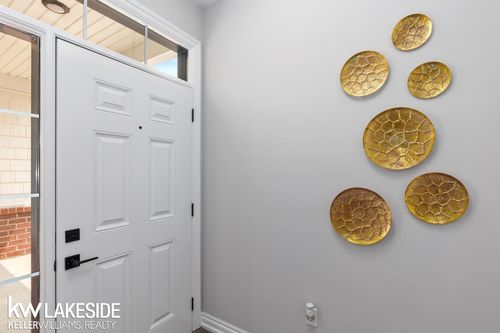 8511 Westvalley Dr, White Lake, MI, 48386-1379 | Card Image