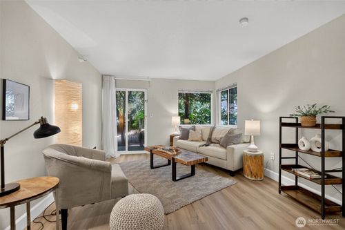 a108-700 Front St S, Issaquah, WA, 98027-4229 | Card Image