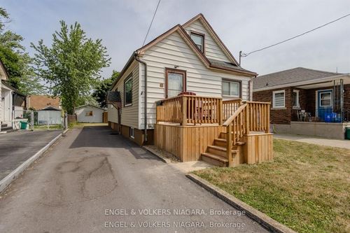 61 Hamilton St, Saint Catharines, ON, L2S1K8 | Card Image
