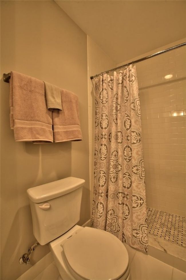 APT-117 - 924 E 51 St St, Townhouse with 1 bedrooms, 1 bathrooms and 1 parking in Austin TX | Image 6