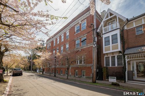1n-8 Hughes Pl, New Haven, CT, 06511-4910 | Card Image