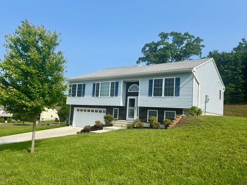 6 Rollingwood Dr, Naugatuck, CT, 06770-5244 | Card Image