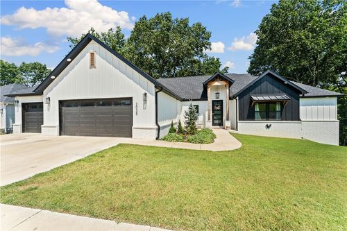 2035 Collins Dr, Pea Ridge, AR, 72751-3040 | Card Image