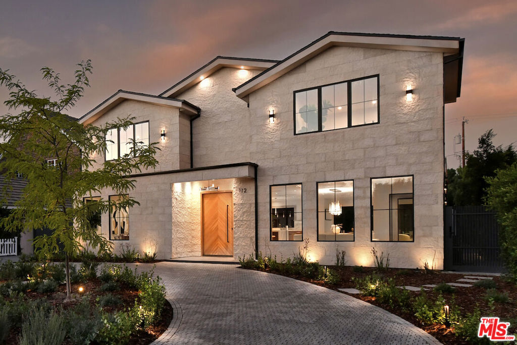 Residential in Toluca Lake 3