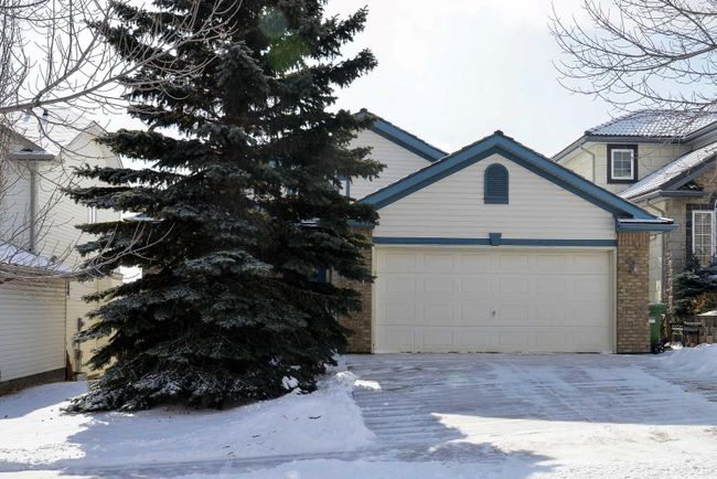 2281 Sirocco Drive Sw, Home with 3 bedrooms, 2 bathrooms and 4 parking in Calgary AB | Image 2