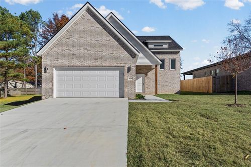 936 S Liberty Dr, Fayetteville, AR, 72701-7449 | Card Image