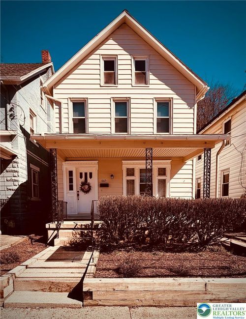 665 S Main St, Bangor, PA, 18013-2827 | Card Image