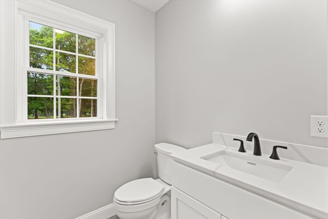 10 Leonard St, House other with 4 bedrooms, 3 bathrooms and 6 parking in Lakeville MA | Image 15
