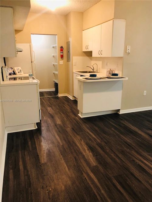 102-3211 Sabal Palm Mnr, Davie, FL, 33024 | Card Image