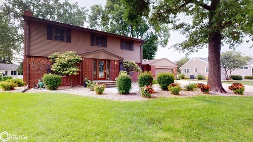 225 Parkridge Dr, Mason City, IA, 50401-1625 | Card Image