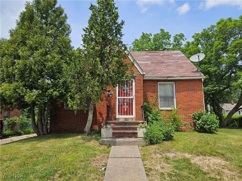 17215 Harvard Ave, Cleveland, OH, 44128-2215 | Card Image