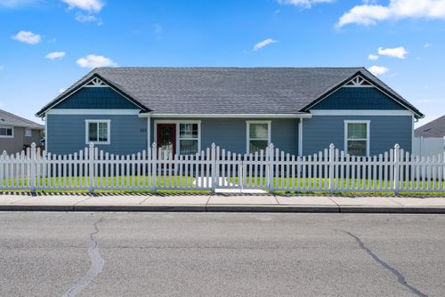 628 Barton Rd, Eagle Point, OR, 97524-4406 | Card Image