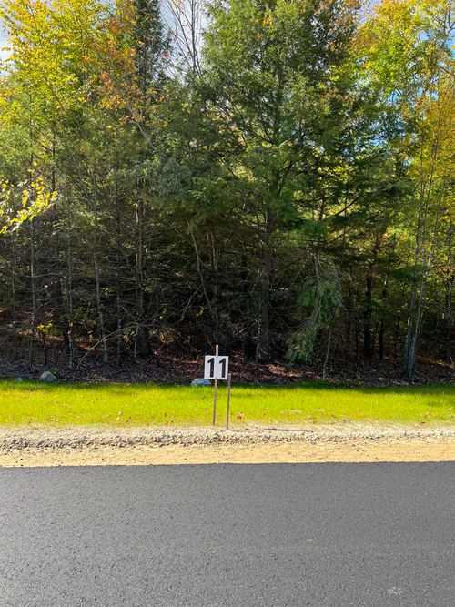 11 Wellington Ct, Ossipee, NH, 03864-7312 | Card Image