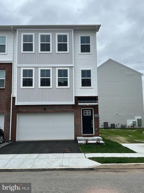 56 Continental Way, BRIDGEPORT, PA, 19405-4102 | Card Image