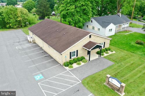 302 Rock Cliff Dr, Martinsburg, WV, 25401-2838 | Card Image