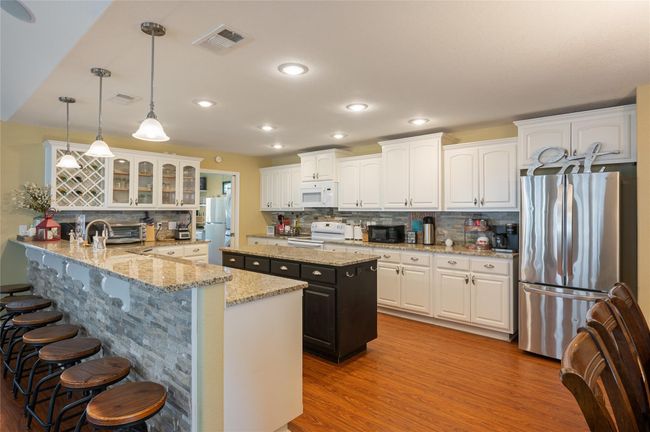 876 Kahla Dr, House other with 5 bedrooms, 2 bathrooms and 2 parking in Crystal Beach TX | Image 17
