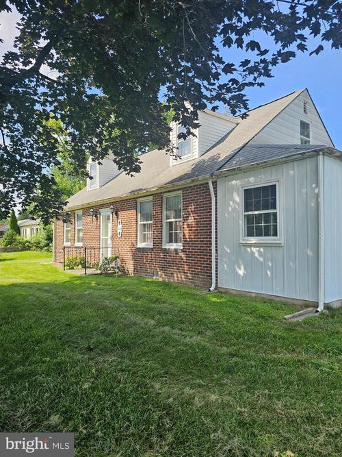 1025 Skippack Pike, BLUE BELL, PA, 19422-1558 | Card Image