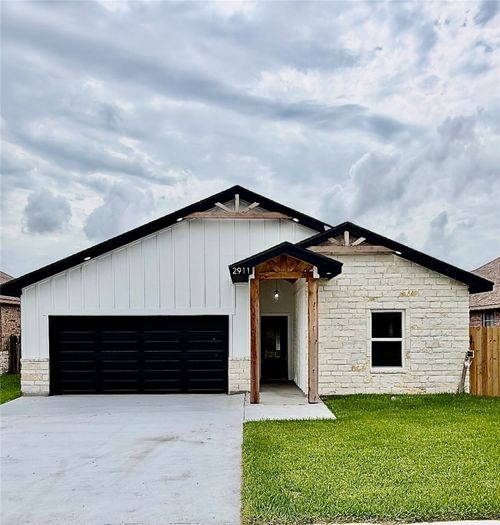 2911 Alice Ln, Kingsville, TX, 78363-2815 | Card Image
