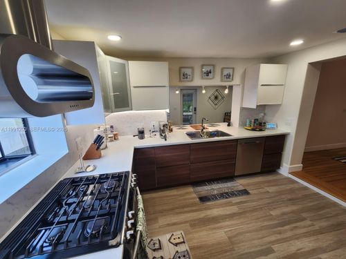 831 Plover Ave, Miami Springs, FL, 33166-4325 | Card Image