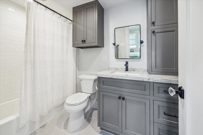 Full bathroom in garage apartment | Image 48