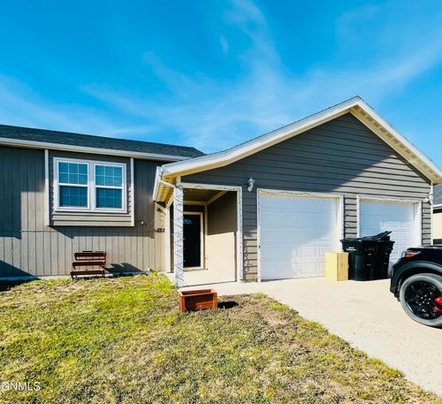 322 25th Ave Ne, Watford City, ND, 58854-7157 | Card Image