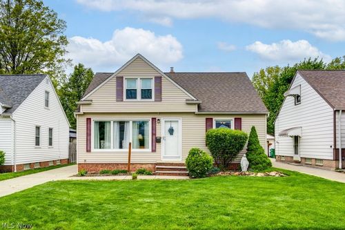 28935 W Willowick Dr, Willowick, OH, 44095-5058 | Card Image