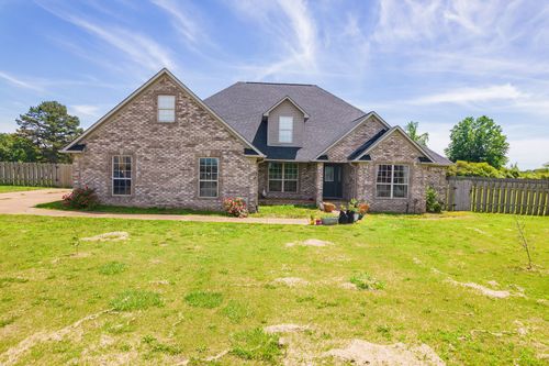 100 Mary Kate Ln, Henderson, TN, 38340-2794 | Card Image
