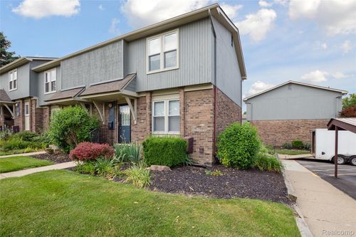 211 N Maple Rd, Saline, MI, 48176-1219 | Card Image