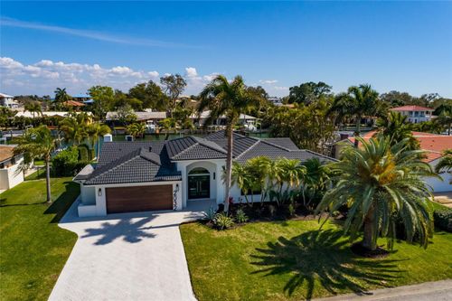 2032 Kansas Ave Ne, ST PETERSBURG, FL, 33703-3432 | Card Image