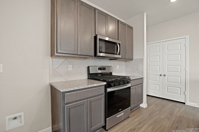 8826 Black Oak Dr, House other with 4 bedrooms, 3 bathrooms and null parking in Elmendorf TX | Image 6