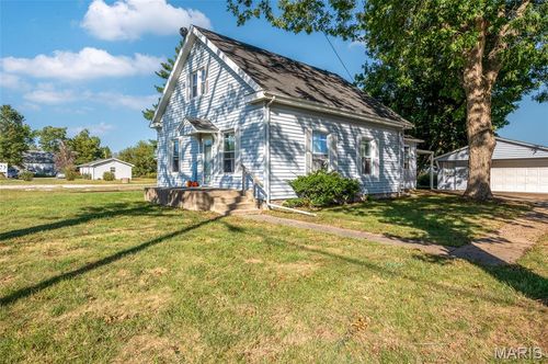 216 S Mine St, Sandoval, IL, 62882-1302 | Card Image