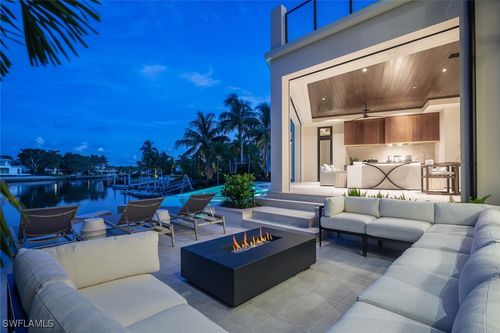 3131 Gin Ln, NAPLES, FL, 34102-7806 | Card Image