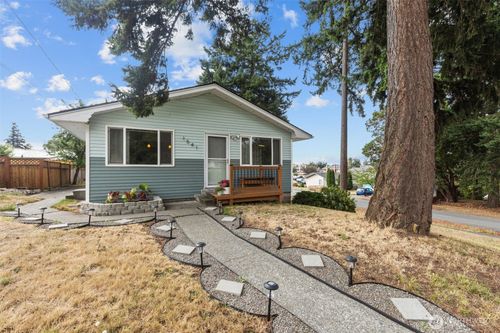1541 Ne 4th Ave, Oak Harbor, WA, 98277-4916 | Card Image